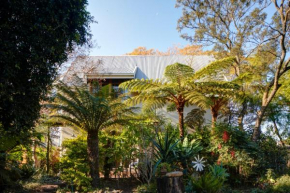 Luxurious, private, central, gas & solar powered